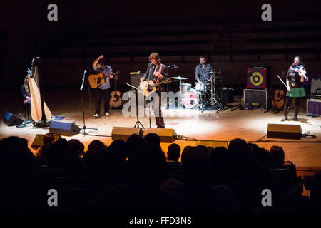 Mailand Italien. 9. Dezember 2011. Der amerikanische Singer/Songwriter THURSTON MOORE führt live auf der Bühne am Teatro Dal Verme prese Stockfoto