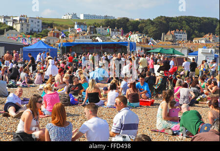 Hastings Strand Konzert für Altstadt Karnevalswoche, East Sussex, England, UK Stockfoto