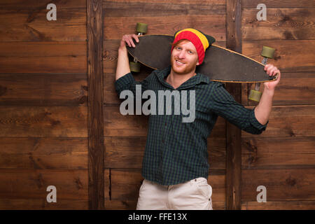 Hipster Skateboarder im studio Stockfoto