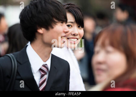 Junge Frau bei der Coming of Age Day Feier am Sensō-Ji in Asakusa, Tokio, Japan Stockfoto