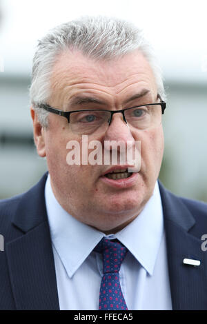 Roy rickhuss, Generalsekretär der Gewerkschaft der Stahlarbeiter", spricht mit den Medien außerhalb des Advanced Manufacturing Park. Stockfoto