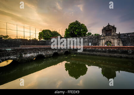 Der Graben im Fort Santiago bei Sonnenuntergang in Intramuros, Manila, Philippinen. Stockfoto