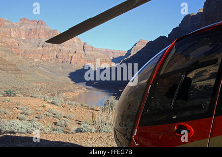 Grand Canyon Helikopter Touren, fliegen von Boulder City Flughafen zum West Rim, Nevada, USA Stockfoto