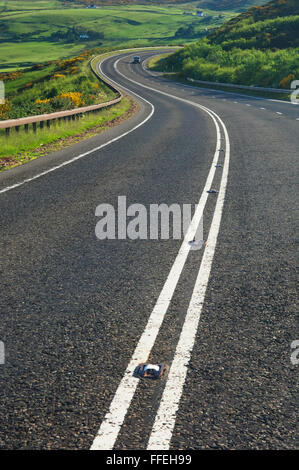 A9-Hauptstraße in der Nähe von Helmsdale in Sutherland, Schottland. Diese Straße ist Teil der nördlichen Küste 500 Route. Stockfoto