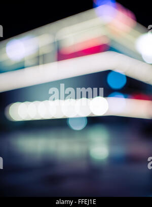 Abstrakte dunklen verschwommen urbanen Hintergrund. Stadt bei Nacht. Stockfoto