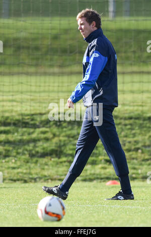 Zuzenhausen, Deutschland. 12. Februar 2016. Julian Nagelsmann, neuer Trainer der Fußball-Bundesliga club 1899 Hoffenheim, während des Trainings in Zuzenhausen, Deutschland, 12. Februar 2016. Mit nur 28 Jahren wird Nagelsmann der derzeit jüngste Trainer in der ersten Liga. Foto: Uwe Anspach/Dpa/Alamy Live News Stockfoto