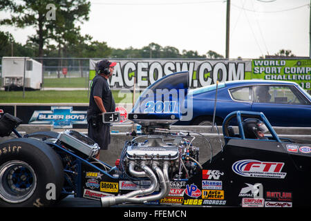 Drag Racer auf der Startlinie Weg Florida Orlando Speed World Race Stockfoto