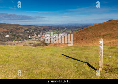Der Kirche Stretton und Long Mynd Hotel am Fuße des Long Mynd, wie gesehen von Ragleth Hill, Shropshire, England, UK Stockfoto