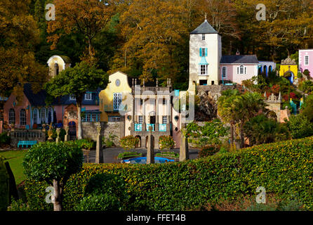 Hauptplatz in Portmeirion ein Feriendorf in Gwynedd North Wales UK gebaut zwischen 1925 und 1975 von Clough Williams-Ellis Stockfoto