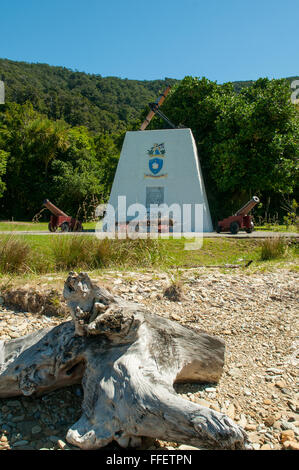 Cook Memorial, Schiffs Cove, Marlborough Sound, Neuseeland Stockfoto