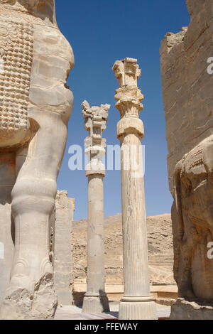 Detail aus dem Tor aller Nationen und zwei Spalten mit Apadana Palast, Persepolis, Iran Stockfoto