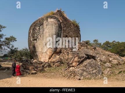 Unvollständige Chinthe (Löwe Vormund) in Mingun Pagode (Pahtodawgyi), Burma (Myanmar) Stockfoto