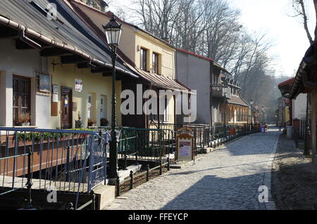 Cieszyn, Polen, Przykopa Straße. Wohnanlage "Cieszyn Venedig" genannt. Häuser sind neben dem Kanal. Stockfoto