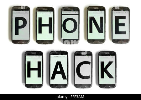 Handy Hack geschrieben auf dem Bildschirm des Smartphones vor weißem Hintergrund fotografiert. Stockfoto