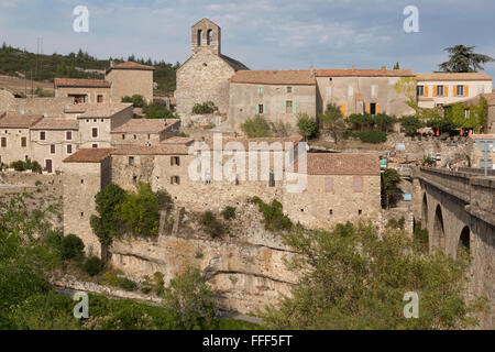 Das Dorf Minerve im Languedoc, Frankreich. Die umliegenden Weinberge sind die Quelle des berühmten Minerve Weine. Stockfoto