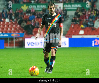 Gijón, Spanien. 12. Februar 2016. Roberto Trashorras (Mittelfeldspieler, Rayo Vallecano) in Aktion während Fußball-match des spanischen "La Liga" zwischen Real Sporting de Gijon und Rayo Vallecano de Madrid, gespielt im Molinón Stadion am 12. Februar 2016 in Gijon, Spanien. Bildnachweis: David Gato/Alamy Live-Nachrichten Stockfoto