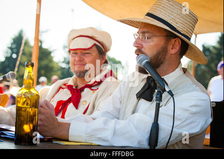 Baseball Reenactors neu ein altmodischer, Kreuzung des 20. Jahrhunderts Baseball Spiel Fort Vancouver, Washington Stockfoto