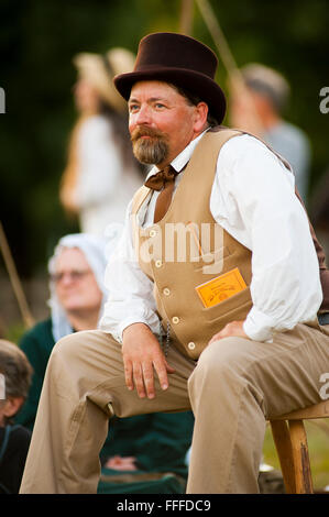 Baseball Reenactors neu ein altmodischer, Kreuzung des 20. Jahrhunderts Baseball Spiel Fort Vancouver, Washington Stockfoto