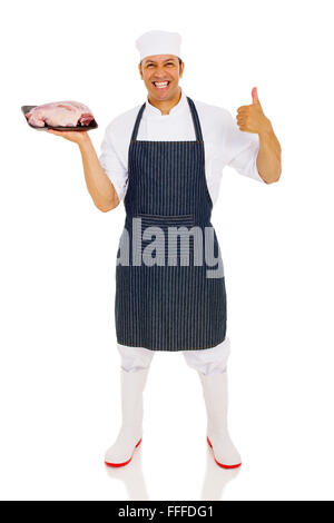 professionellen Metzger holding rohes Fleisch isoliert auf weißem Hintergrund Stockfoto