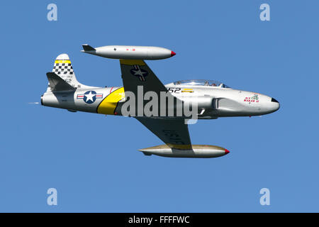 Greg Colyer Piloten der Lockheed T-33 Shooting Star während einer Show 2015 Luftleistung. Die Lockheed T-33 Shooting Star war devel Stockfoto