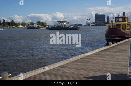 Fähre Boot Schiff in Amsterdam Stockfoto