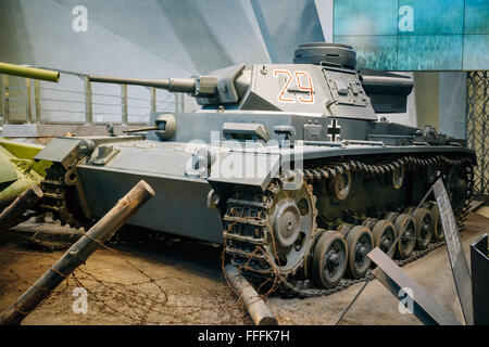 Minsk, Belarus - 20. Dezember 2015: Panzer III Behälter verwendet durch Deutschland im zweiten Weltkrieg in belarussischen Museum des großen Vaterländischen Krieges Stockfoto