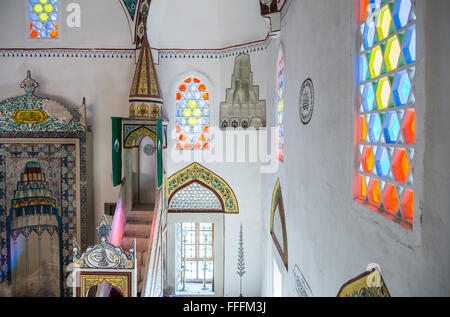 Mihrab und Minbar in berühmten Koski Mehmed Pascha-Moschee in der Stadt Mostar, Bosnien und Herzegowina Stockfoto