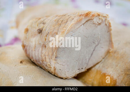 gebackene Schweinebraten auf Saison mit Öl und lemmon Stockfoto