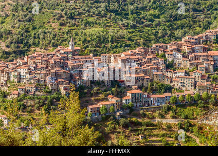 Bergdorf Apricale in den ligurischen Alpen, Ligurien, Nordwestitalien Stockfoto