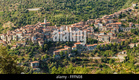 Bergdorf Apricale in den ligurischen Alpen, Ligurien, Nordwestitalien Stockfoto