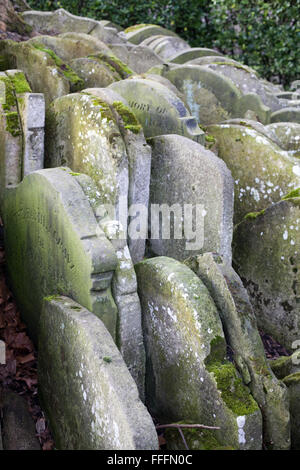 Hardy Baum Grabsteine auf dem Friedhof der alten Kirche St. Pancras in London Stockfoto