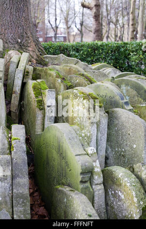 Hardy Baum Grabsteine auf dem Friedhof der alten Kirche St. Pancras in London Stockfoto