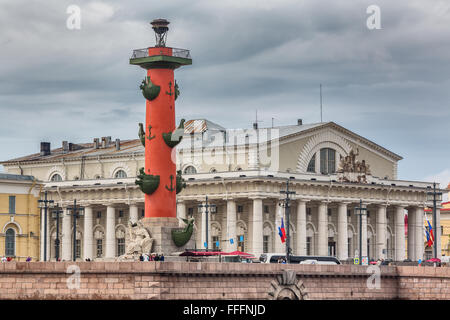 Alt Sankt Petersburg Börse Rostral Spalten "und" Sankt Petersburg, Russland Stockfoto