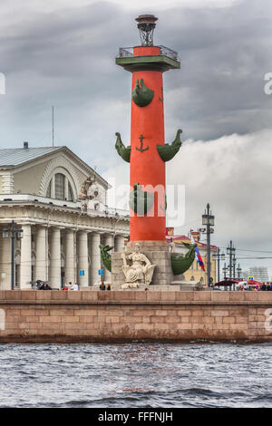 Alt Sankt Petersburg Börse Rostral Spalten "und" Sankt Petersburg, Russland Stockfoto