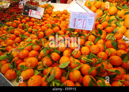 Orangen zum Verkauf an "Mercado Central" Valencia, Spanien Stockfoto