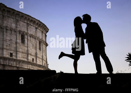 Paar im Colosseum Stockfoto