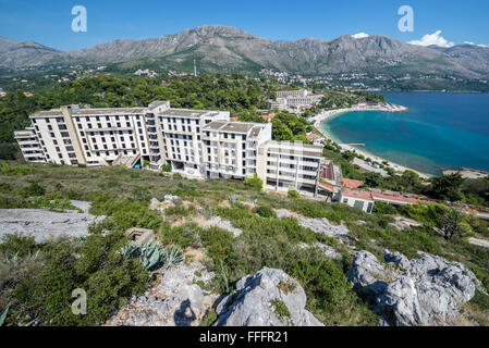 Luftbild auf verlassenen Hotels (Kupari und Goricina) in Kupari, Ferienanlage während des kroatischen Unabhängigkeitskrieges zerstört Stockfoto