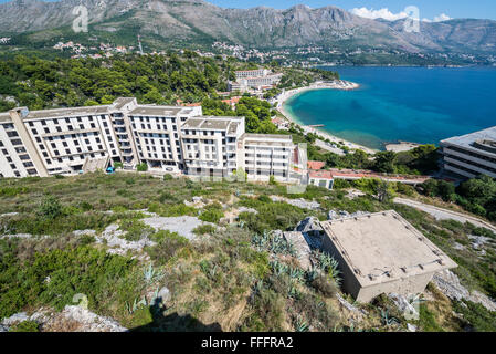 Luftbild auf verlassenen Hotels (Kupari, Pelegrin und Goricina) in Kupari komplexe während des kroatischen Unabhängigkeitskrieges zerstört Stockfoto