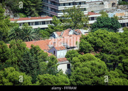 Verlassene Hotels (Grand und Goricina) in Kupari, touristischen Komplex zerstört während kroatischer Krieg von Unabhängigkeit (1991-1995) Stockfoto