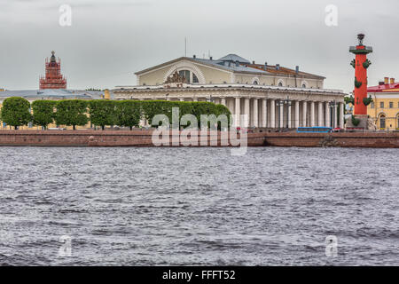 Alt Sankt Petersburg Börse Rostral Spalten "und" Sankt Petersburg, Russland Stockfoto