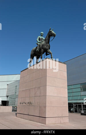 Die Mannerheim-Statue, Museum für zeitgenössische Kunst Kiasma, Helsinki, Finnland. Stockfoto