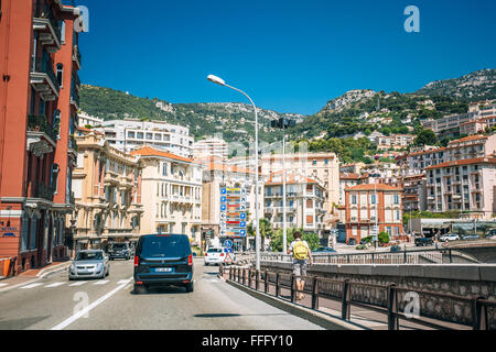 Monte-Carlo, Monaco-28. Juni 2015: Verkehr auf den Straßen von Monaco, Monte Carlo. Stockfoto