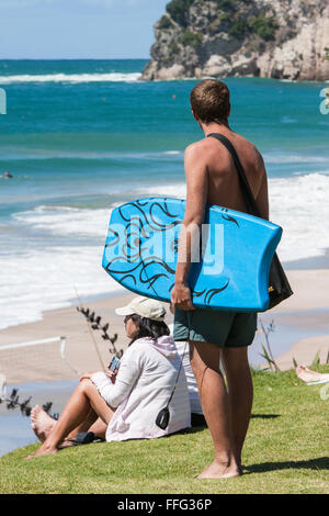 Bodyboard, Surfer, at, Waihi Beach, Coromandel Halbinsel, North Island, Neuseeland. Stockfoto