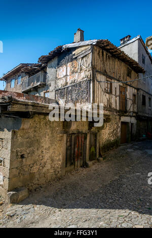 Altbauten hinter Stadtzentrum entfernt. La Alberca, Kastilien-León. Spanien Stockfoto