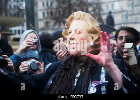 Thatcher Tod Party, Trafalgar Square, London, versammeln sich UK.13.04.2013 Demonstranten am Londoner Trafalgar Square Stockfoto