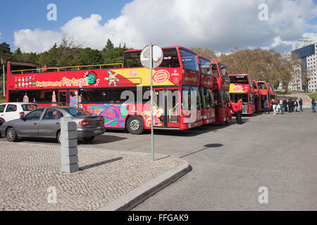 Portugal, Lissabon, Busse für Stadtrundfahrten auf Parkplatz, Lissabon Hop on Hop off-Bus Tour Touristenattraktion Stockfoto
