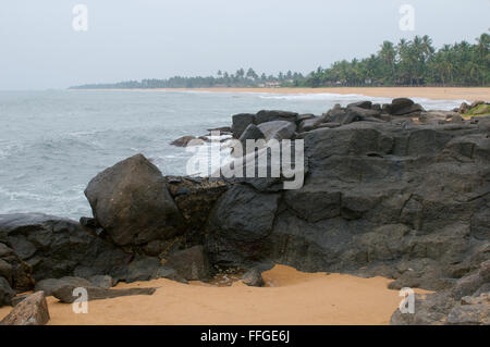felsige Küsten des Indischen Ozeans, Hikkaduwa, Sri Lanka, Süd-Asien Stockfoto
