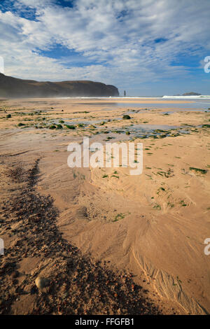 Der Fernbedienung, aber beliebte Strand von Sandwood Bay, nördlich von Kinlochbervie in far North West Highlands von Schottland. Stockfoto