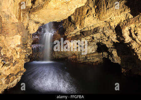 Smoo Cave in Durness in der North West Highlands von Schottland. Stockfoto