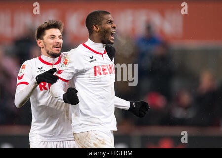 Köln, Deutschland. 13. Februar 2016. Koeln Anthony Modeste (R) feiert sein 3: 1 Tor mit Teamkollege Filip Mladenovic während der deutschen Bundesliga-Fußballspiel zwischen 1. FC Köln und Eintracht Frankfurt im RheinEnergieStadion in Köln, 13. Februar 2016. Foto: MARIUS BECKER/Dpa (EMBARGO Bedingungen - Achtung - aufgrund der Akkreditierungsrichtlinien der DFL nur erlaubt die Veröffentlichung und Nutzung von bis zu 15 Bilder pro im Internet und in Online-Medien während des Spiels Match) / Dpa/Alamy Live News Stockfoto